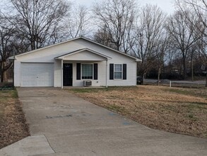 Building Photo - 1108 Johnson St