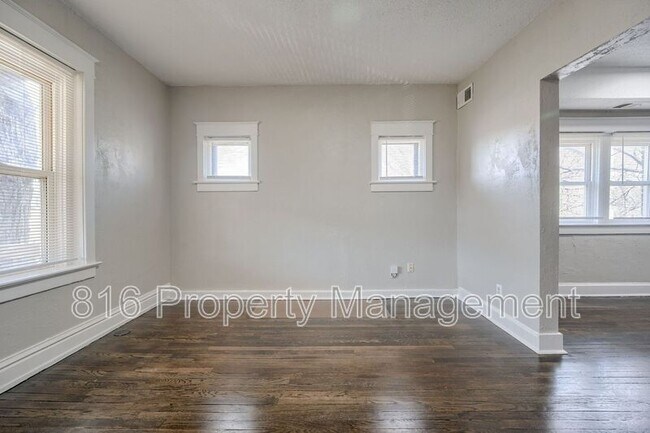 Building Photo - 2416 E 22nd St