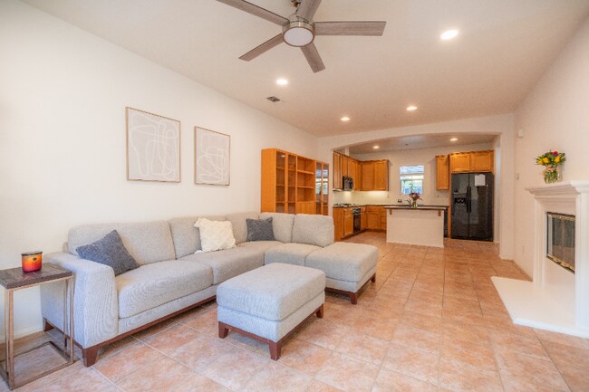 Foto del edificio - 2658 Escala Cir