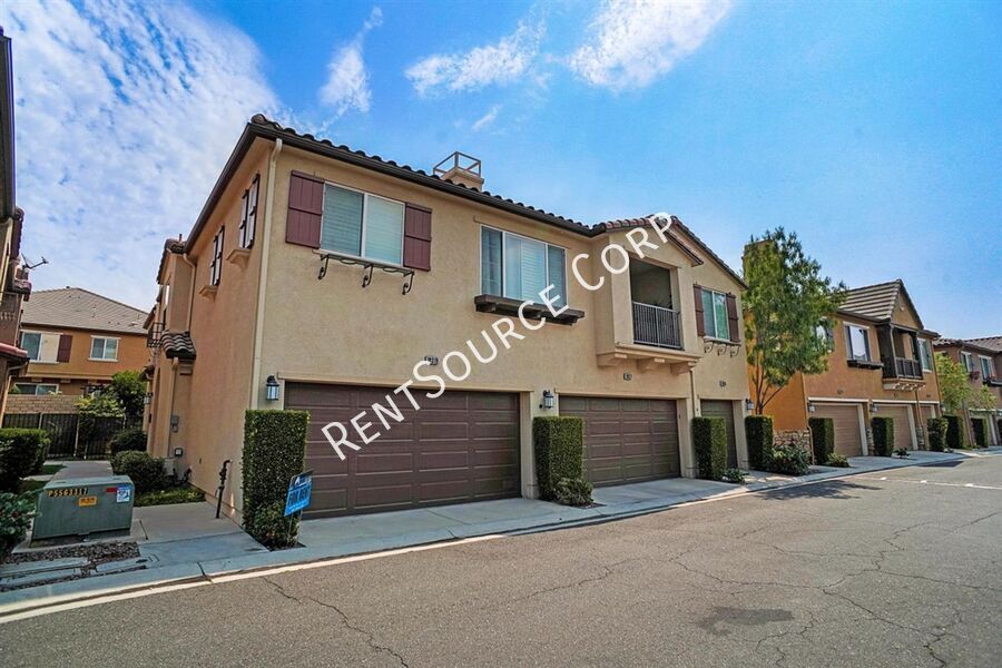 Foto principal - 3 Bedroom Townhome for Lease in Mariposa C...