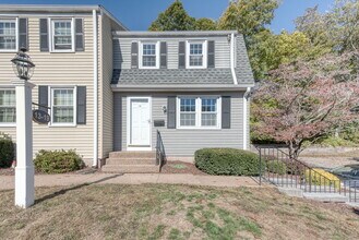 Building Photo - 13 Boxwood Ln
