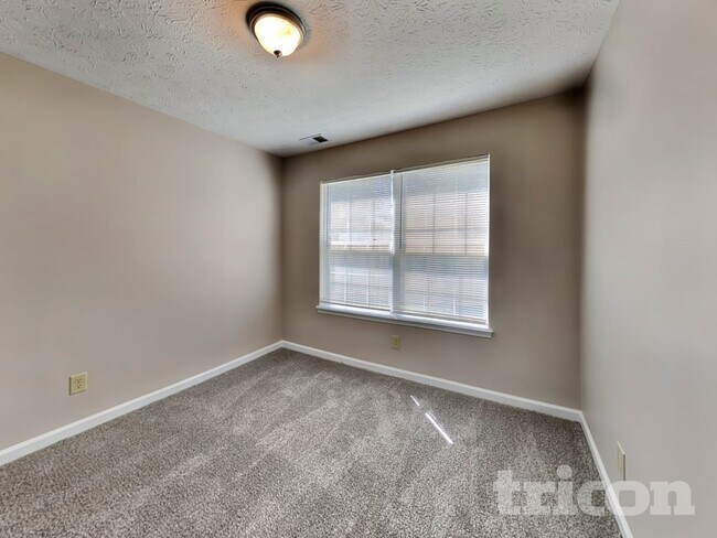 Building Photo - 1022 Pine Mountain Way