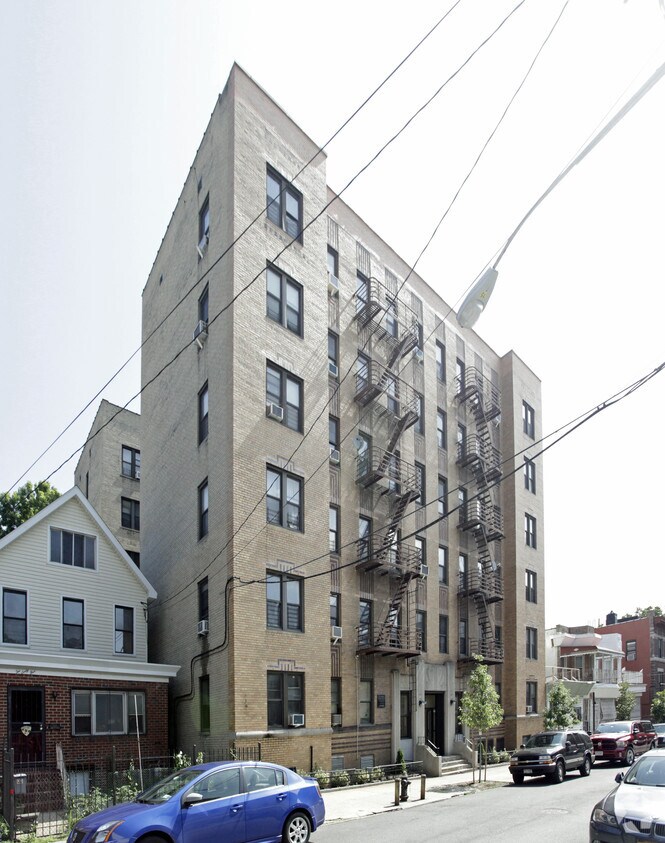 Foto del edificio - 279 E 203rd St