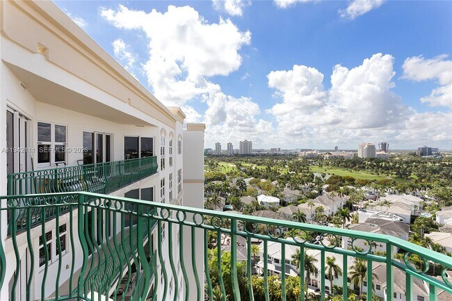 Foto del edificio - 19900 E Country Club Dr