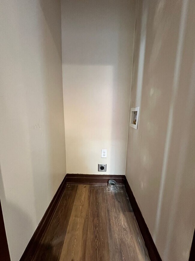 Foto del edificio - 3 Bedroom 1.5 Bath Row Home