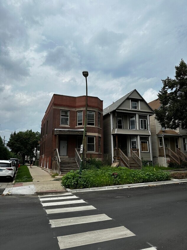 Primary Photo - 1756 W School St