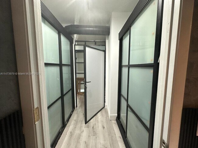 Foto del edificio - 690 SW 1st Ct