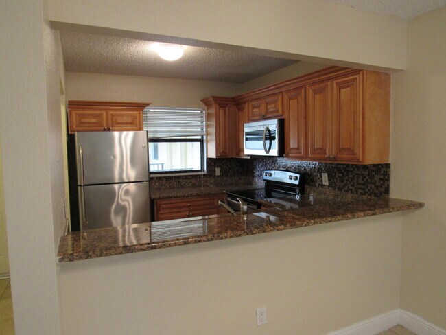 Foto del edificio - 1547 Lake Crystal Dr