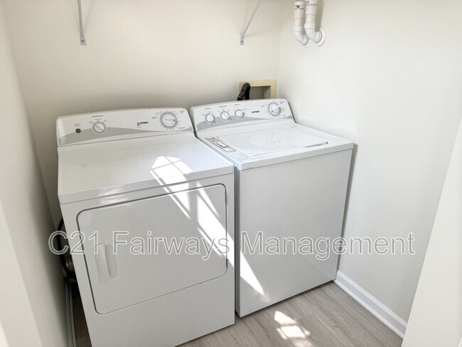 Foto del edificio - 6422 Lindsey Ln