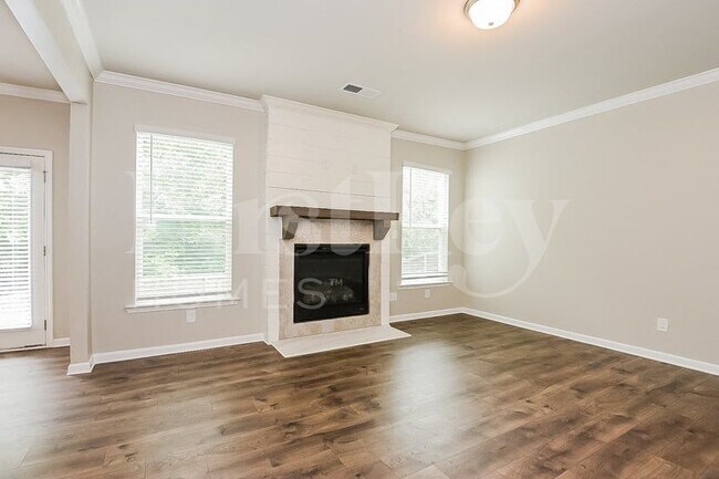 Foto del edificio - 40 Maple Grove Dr