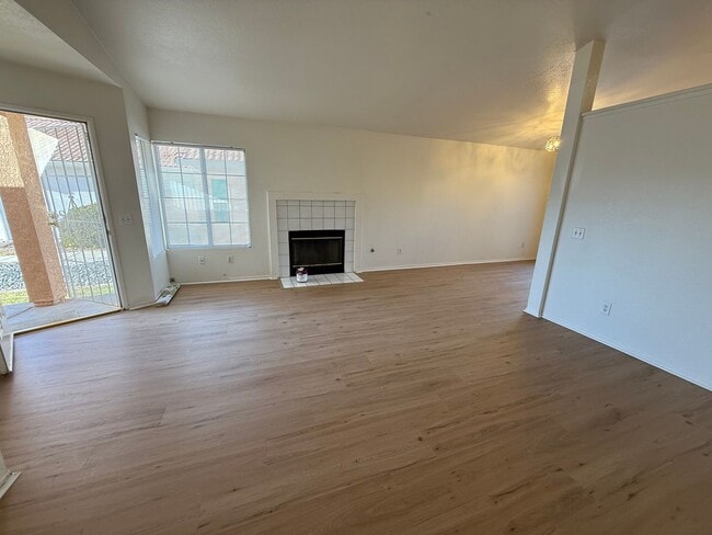Building Photo - Victorville- Refurbished 2 Bedrooms 2 Bathrooms, New Laminate Floors