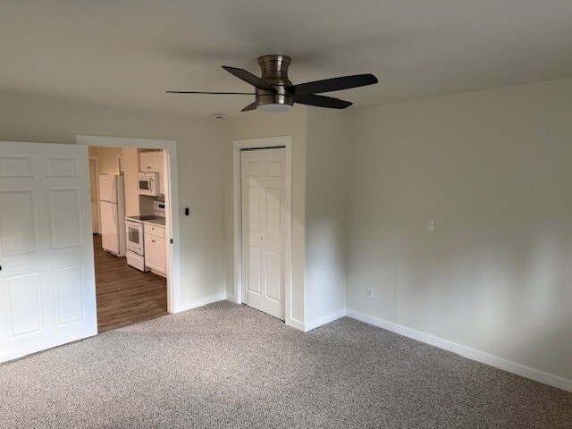 Dormitorio - 1901 La Brant Rd