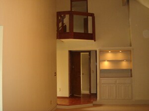 Building Photo - 5800 N Ross Ave