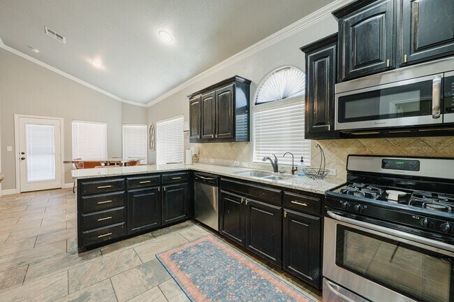 Foto del edificio - 3906 Oporto St