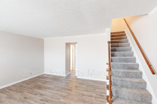 Building Photo - 4809 Sebree Ln