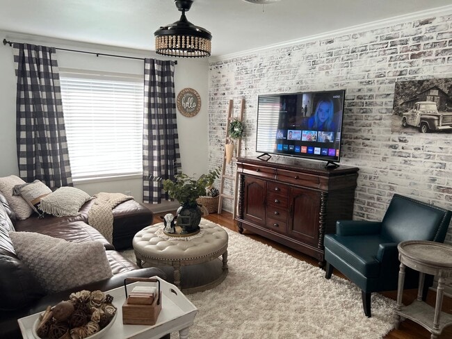 FORESTPARK2633-35 - FORESTPARK2633-35 Apartment