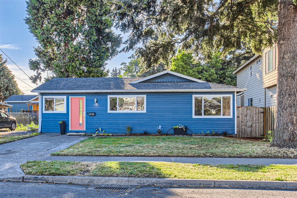 Primary Photo - 8738 N Calvert Ave