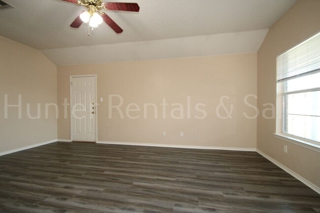 Foto del edificio - Spacious Duplex!