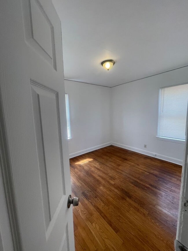 Building Photo - 3 bedroom willing to work with lower credit