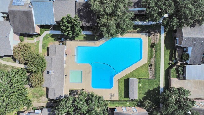 Foto del edificio - 7710 Colony Dr
