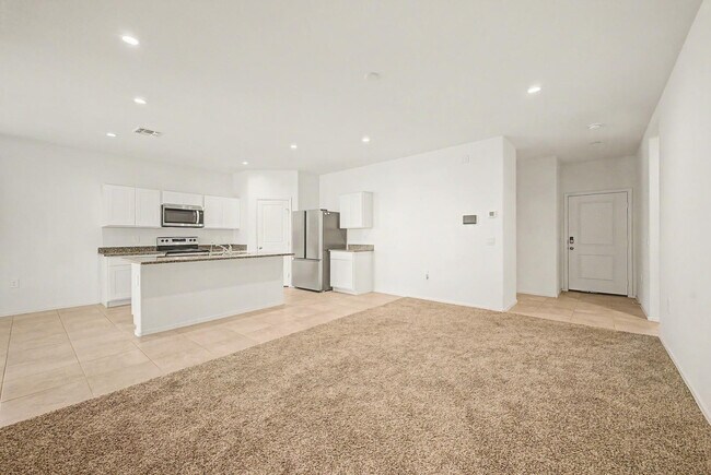 Foto del edificio - 1566 E Fletcher Dr