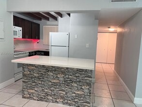 Building Photo - 8870 Fontainebleau Blvd