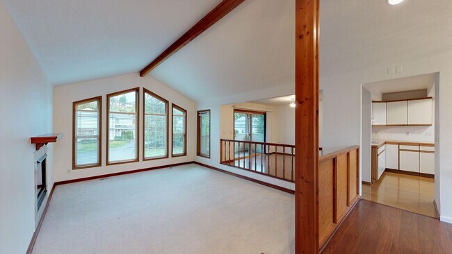 Foto del edificio - Browns Point large duplex - 2800+ sq ft,  4 bed/2.75 bath with 3 car garage - Available March 10 ...