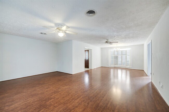 Foto del edificio - 8730 Cedarspur Dr