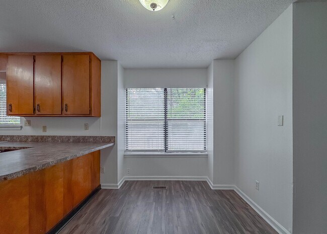 Building Photo - 3735 Donovan Dr