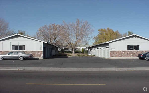 Primary Photo - 645 Vassar St