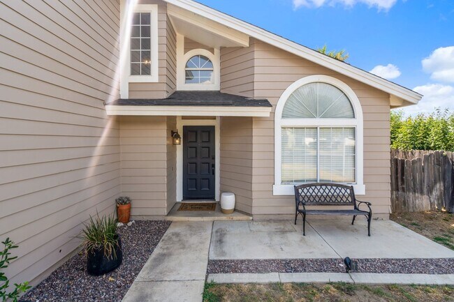 Foto del edificio - 4BD/ 2.5BA - Village Lakes Home *MOVE-IN S...