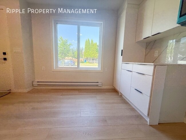 Building Photo - Modern 2 Beds, 1 Baths Basement/Lower | No...