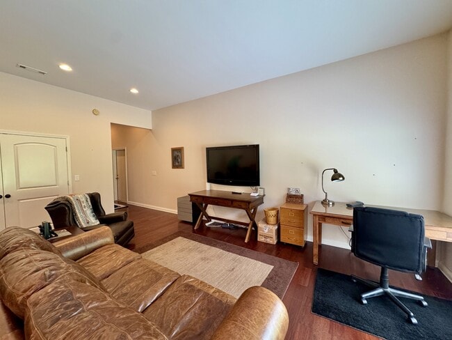 Foto del edificio - 1220 Davis Ferry Rd