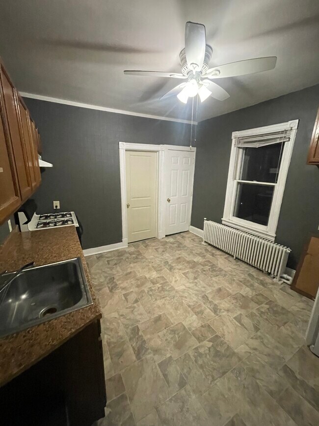 Cocina - 145 Oneil St