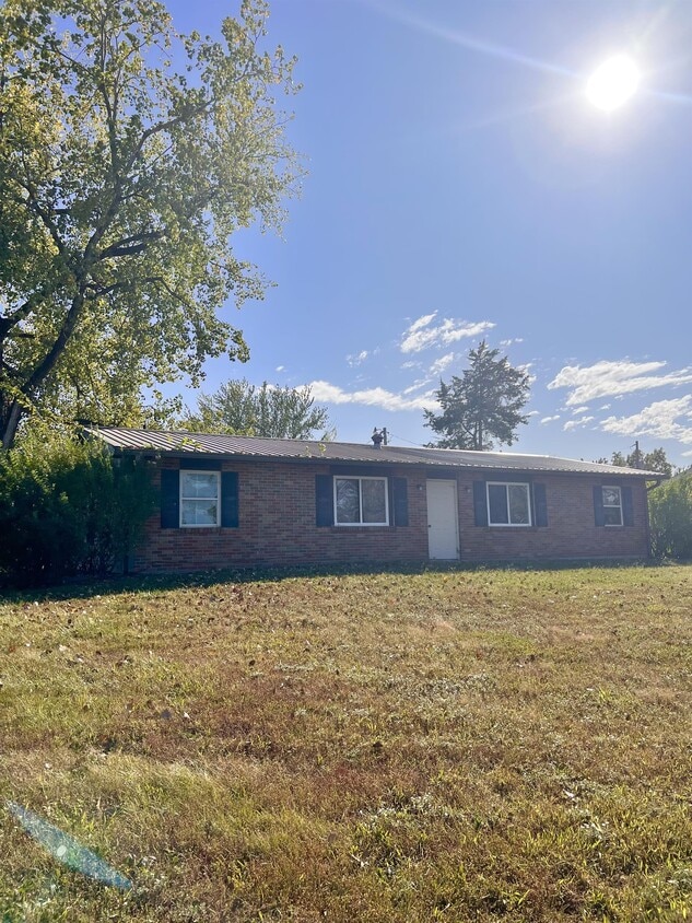 Building Photo - 2213 Murrell Dr