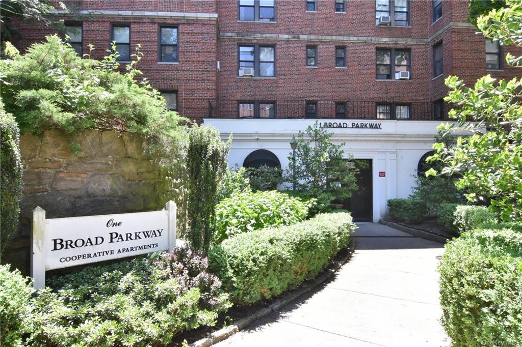 Foto principal - 1 Broad Pkwy