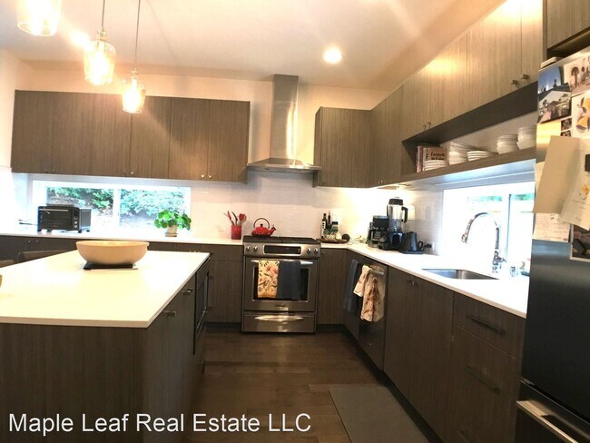 Building Photo - 4 br, 2.5 bath House - 13751 Wayne Pl. N.
