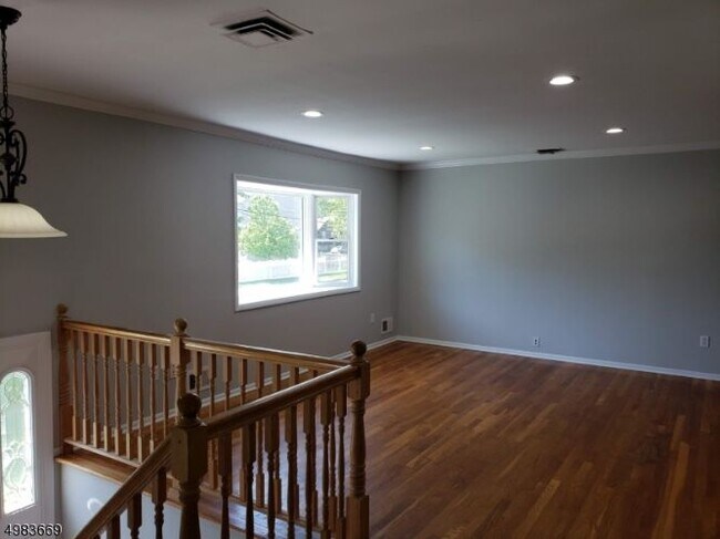 Building Photo - 68 Fairmount Rd