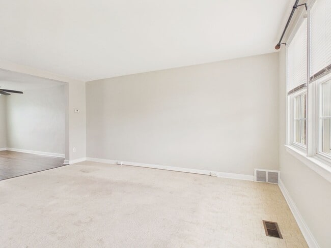 Building Photo - 3 Bedroom House in Harrisburg