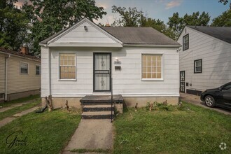 Building Photo - 19445 Oakfield Ave