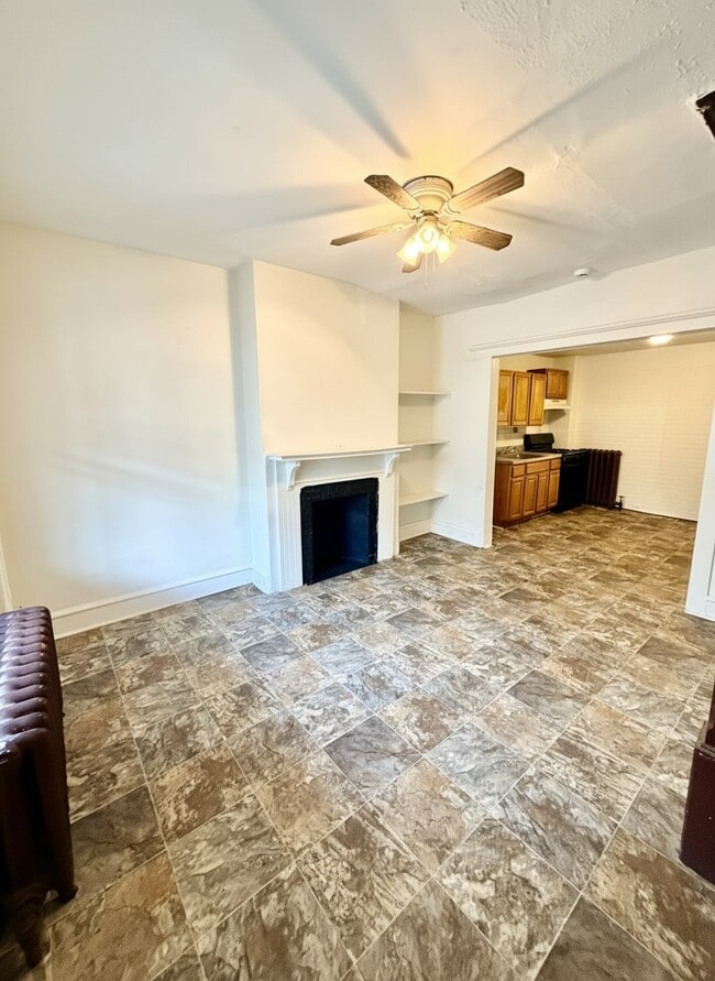 Photo - 630 E Thayer St Townhome