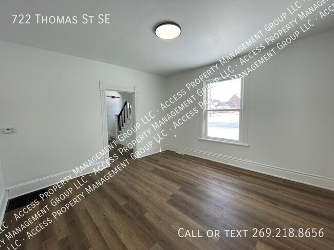 Building Photo - Huge SE South Hills House 4 Bedroom 2 Bath...