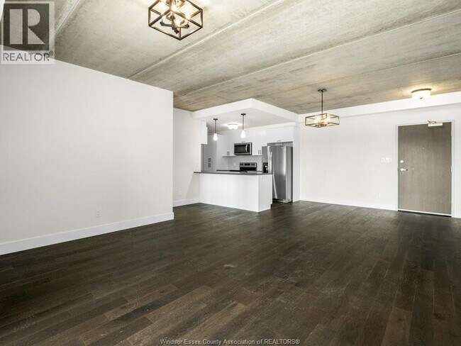 Photo du bâtiment - 2600 Sandwich W Pkwy