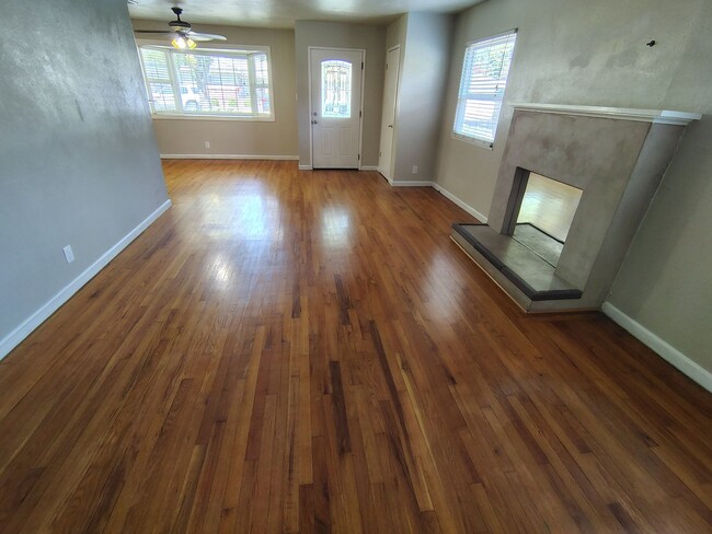 Building Photo - 1538 Maplewood Dr
