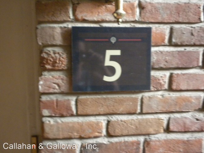 Foto del edificio - 104 E Green Meadows Rd