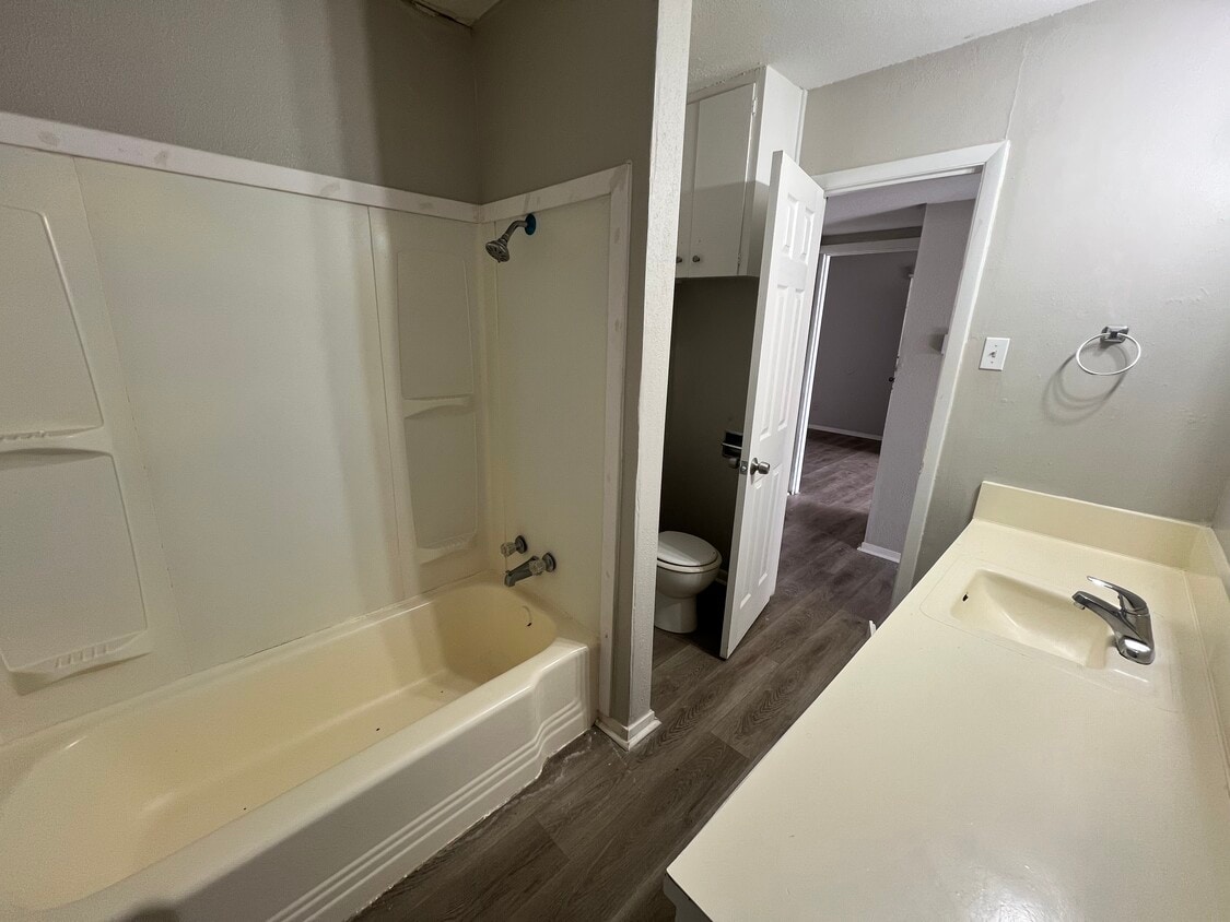 Building Photo - Kentwood Apartments