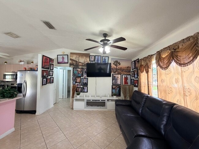 Foto del edificio - 1342 SW Wampler Ave