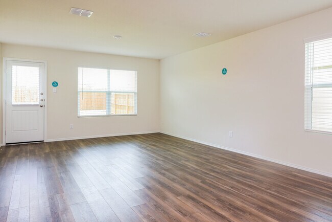 Foto del edificio - 4104 Wintergreen Dr