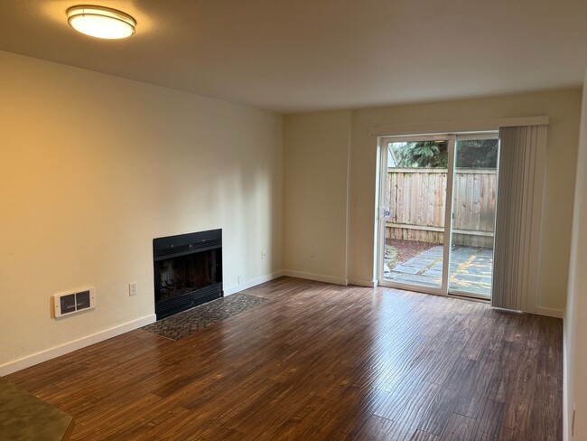 Foto del edificio - Cozy Bottom Floor 1 Bed 1 Bath Shoreline C...