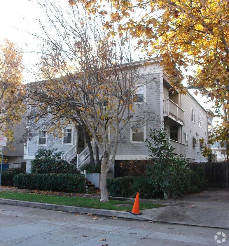Building Photo - 11262 La Maida St